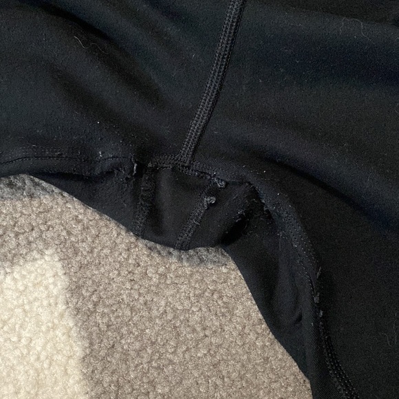 🍀 4/$20 Sale aerie Chill Play Move Cropped Black Leggings Large Short - Picture 3 of 4